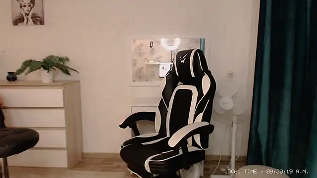 Snapshot of Lola_Richie chatting on 02-17-25, 04:31 Lola Richie online show from 02-17-25, 04:31