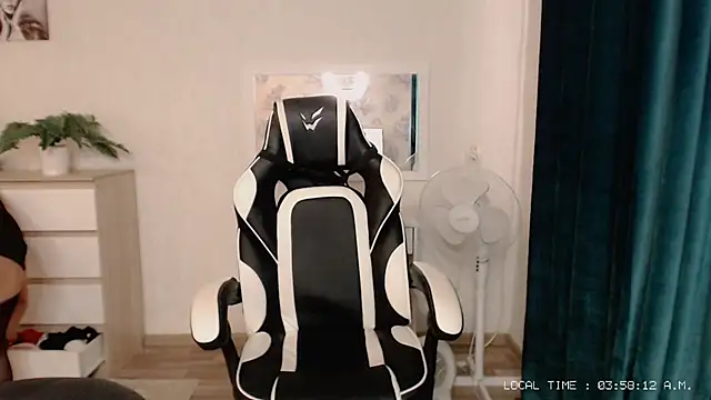 Snapshot of Lola_Richie chatting on 03-10-25, 10:59 Lola Richie online show from 03-10-25, 10:59