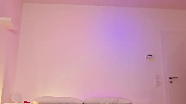 MonaLoreen online show from 02-18-25, 06:59