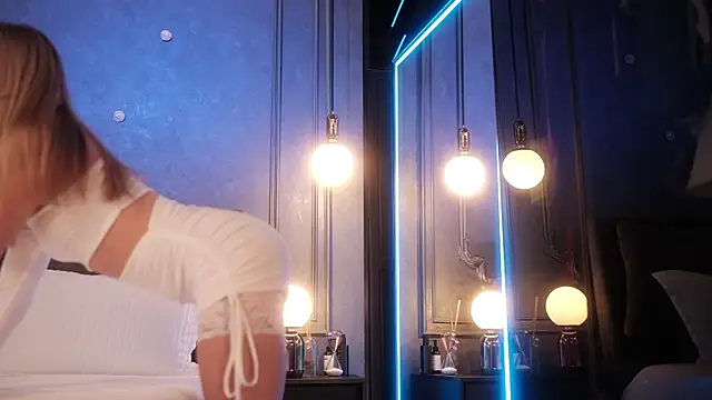 Snapshot of Rikka_Moore chatting on 10-02-25, 10:44 Rikka Moore online show from 10-02-25, 10:44