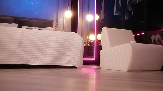 Snapshot of Rikka_Moore chatting on 10-11-25, 10:47 Rikka Moore online show from 10-11-25, 10:47