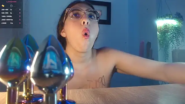 DaMikaela  online show from 09-25-25, 07:28