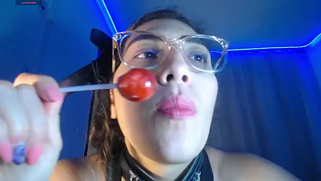 DaMikaela  online show from 11-06-25, 06:53