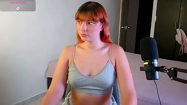 Snapshot of Ania_jones chatting on 03-21-26, 10:13 Ania jones online show from 03-21-26, 10:13
