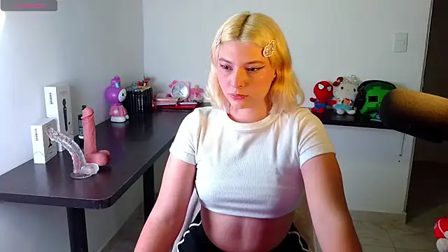 Snapshot of Ania_jones chatting on 04-26-26, 12:19 Ania jones online show from 04-26-26, 12:19