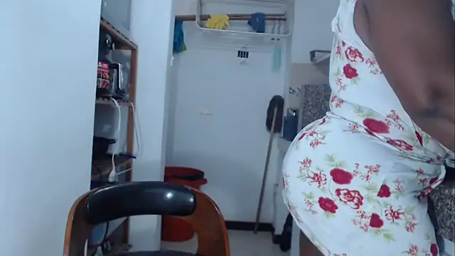 Snapshot of LiraRusso chatting on 10-05-25, 08:40 LiraRusso online show from 10-05-25, 08:40