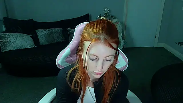 Snapshot of Red_firesquirt chatting on 12-18-24, 02:17 Red firesquirt online show from 12-18-24, 02:17