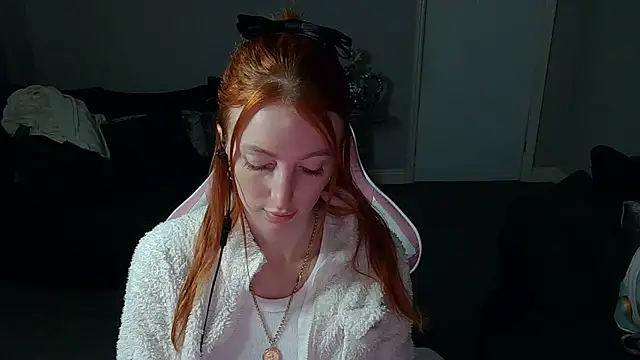 Snapshot of Red_firesquirt chatting on 01-14-25, 03:57 Red firesquirt online show from 01-14-25, 03:57