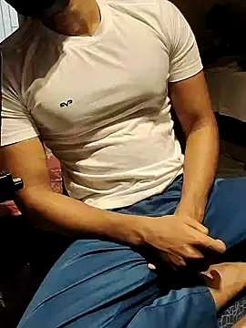 Snapshot of xxxhugedick0001 chatting on 02-24-25, 07:11 xxxhugedick0001 online show from 02-24-25, 07:11