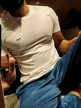 Snapshot of xxxhugedick0001 chatting on 02-24-25, 06:58 xxxhugedick0001 online show from 02-24-25, 06:58