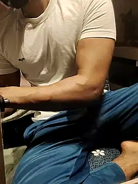 Snapshot of xxxhugedick0001 chatting on 03-08-25, 06:37 xxxhugedick0001 online show from 03-08-25, 06:37