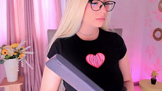 Snapshot of Misselektra__ chatting on 03-07-26, 01:30 Misselektra online show from 03-07-26, 01:30