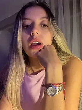 Snapshot of mari_ana02 chatting on 10-21-25, 01:06 mari ana02 online show from 10-21-25, 01:06