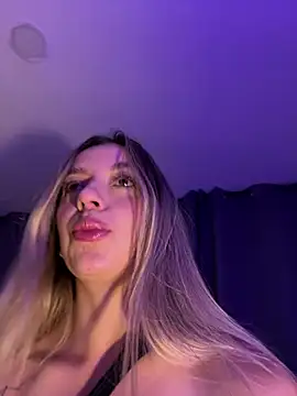 Snapshot of mari_ana02 chatting on 01-18-26, 12:58 mari ana02 online show from 01-18-26, 12:58