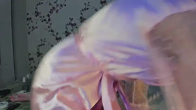 Snapshot of Alisagold90 chatting on 03-06-25, 05:11 Alisagold90 online show from 03-06-25, 05:11