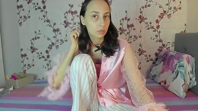 Snapshot of Alisagold90 chatting on 10-17-25, 07:55 Alisagold90 online show from 10-17-25, 07:55