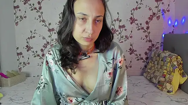 Snapshot of Alisagold90 chatting on 10-29-25, 11:23 Alisagold90 online show from 10-29-25, 11:23