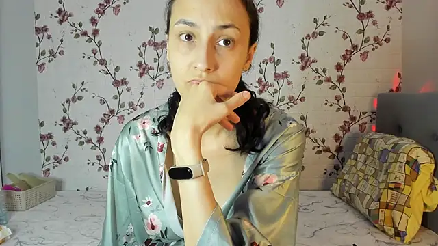 Snapshot of Alisagold90 chatting on 11-11-25, 12:05 Alisagold90 online show from 11-11-25, 12:05