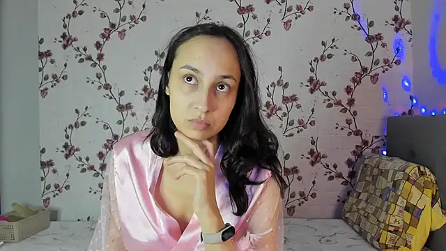 Snapshot of Alisagold90 chatting on 11-30-25, 11:25 Alisagold90 online show from 11-30-25, 11:25