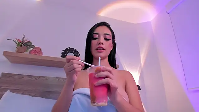 Snapshot of caroline22z chatting on 01-25-25, 10:50 caroline22z online show from 01-25-25, 10:50