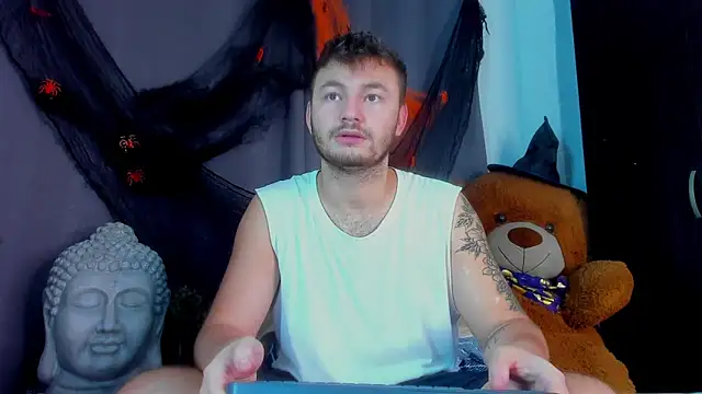 Snapshot of JacoLive chatting on 10-19-25, 10:32 JacoLive online show from 10-19-25, 10:32