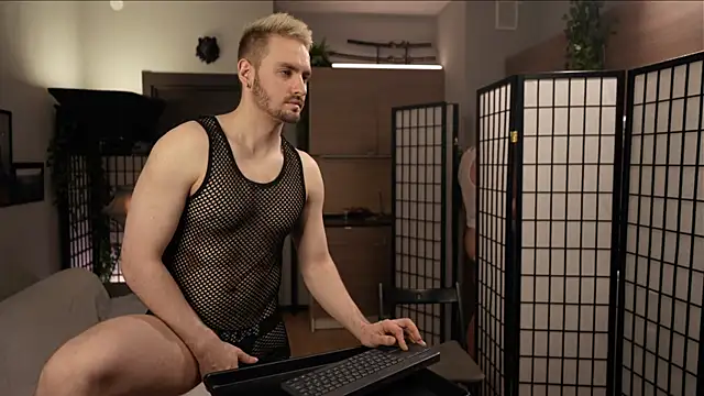 Snapshot of enjoy_me chatting on 03-05-25, 03:40 enjoy me online show from 03-05-25, 03:40