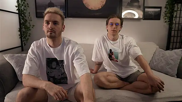 Snapshot of enjoy_me chatting on 03-07-25, 04:11 enjoy me online show from 03-07-25, 04:11