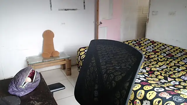 girl milk2 online show from 04-29-26, 05:30