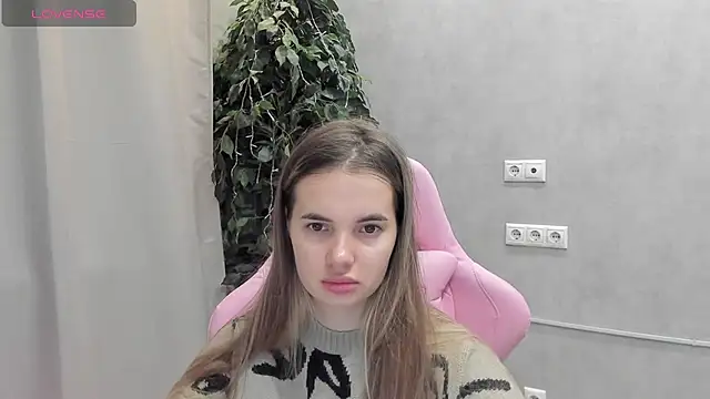 Snapshot of Donna_Evans chatting on 12-16-24, 12:04 Donna Evans online show from 12-16-24, 12:04