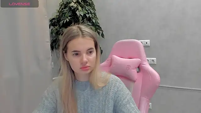 Snapshot of Donna_Evans chatting on 01-14-25, 12:00 Donna Evans online show from 01-14-25, 12:00