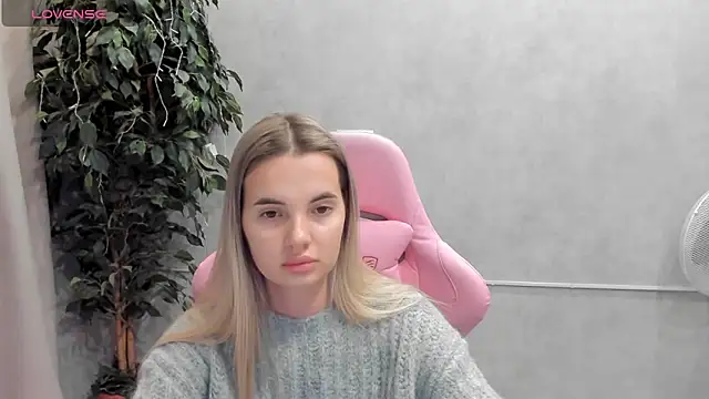 Snapshot of Donna_Evans chatting on 02-24-25, 12:09 Donna Evans online show from 02-24-25, 12:09