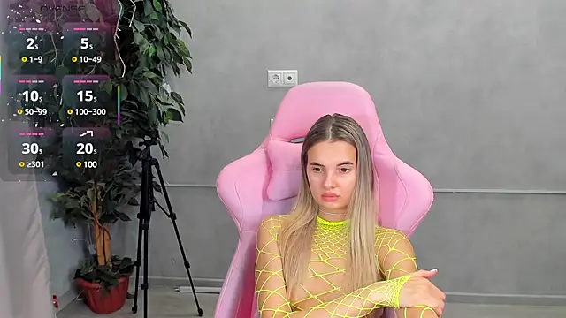 Snapshot of Donna_Evans chatting on 03-12-25, 03:02 Donna Evans online show from 03-12-25, 03:02