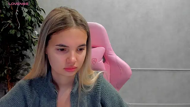 Snapshot of Donna_Evans chatting on 03-15-25, 12:04 Donna Evans online show from 03-15-25, 12:04