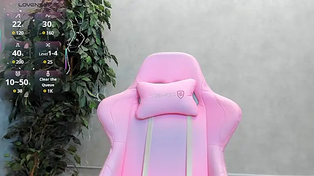 Snapshot of Donna_Evans chatting on 03-20-25, 03:13 Donna Evans online show from 03-20-25, 03:13