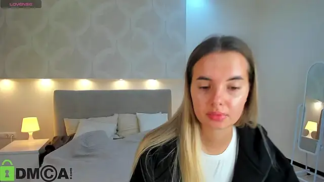 Snapshot of Donna_Evans chatting on 09-18-25, 12:01 Donna Evans online show from 09-18-25, 12:01