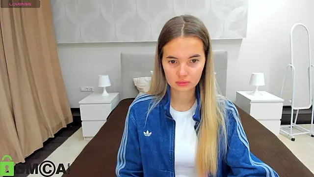 Snapshot of Donna_Evans chatting on 09-18-25, 10:56 Donna Evans online show from 09-18-25, 10:56