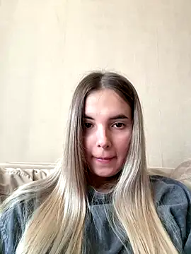 Snapshot of Donna_Evans chatting on 10-17-25, 04:04 Donna Evans online show from 10-17-25, 04:04