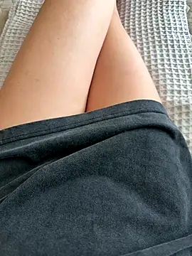 Snapshot of Donna_Evans chatting on 10-20-25, 04:13 Donna Evans online show from 10-20-25, 04:13