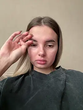 Snapshot of Donna_Evans chatting on 10-22-25, 03:18 Donna Evans online show from 10-22-25, 03:18