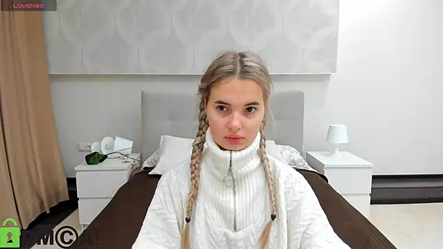 Snapshot of Donna_Evans chatting on 11-11-25, 11:49 Donna Evans online show from 11-11-25, 11:49