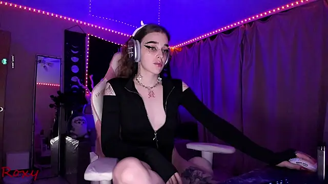 Snapshot of wet_dream_ chatting on 12-17-25, 05:08 wet dream online show from 12-17-25, 05:08