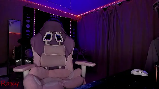 Snapshot of wet_dream_ chatting on 03-06-26, 11:28 wet dream online show from 03-06-26, 11:28