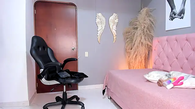 Anahi falcon online show from 04-24-26, 08:00