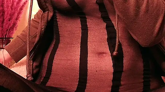 Snapshot of SecretAnni chatting on 12-28-24, 11:37 SecretAnni online show from 12-28-24, 11:37