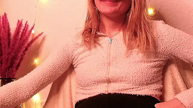 Snapshot of SecretAnni chatting on 01-02-25, 07:29 SecretAnni online show from 01-02-25, 07:29