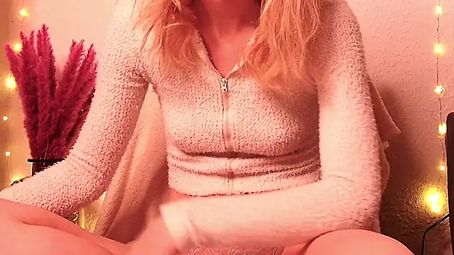 Snapshot of SecretAnni chatting on 01-05-25, 06:35 SecretAnni online show from 01-05-25, 06:35