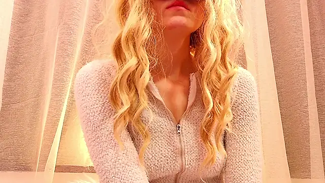 Snapshot of SecretAnni chatting on 02-09-25, 06:16 SecretAnni online show from 02-09-25, 06:16