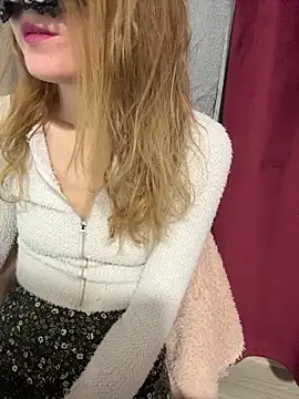 Snapshot of SecretAnni chatting on 10-07-25, 09:34 SecretAnni online show from 10-07-25, 09:34