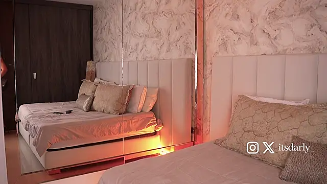 Rosalie vega online show from 11-30-25, 03:16