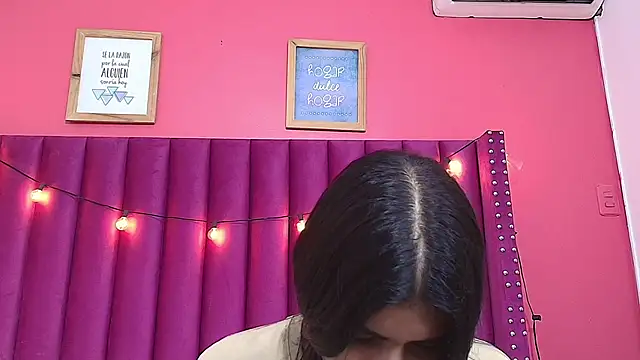 littlee emilyy  online show from 01-23-25, 09:08